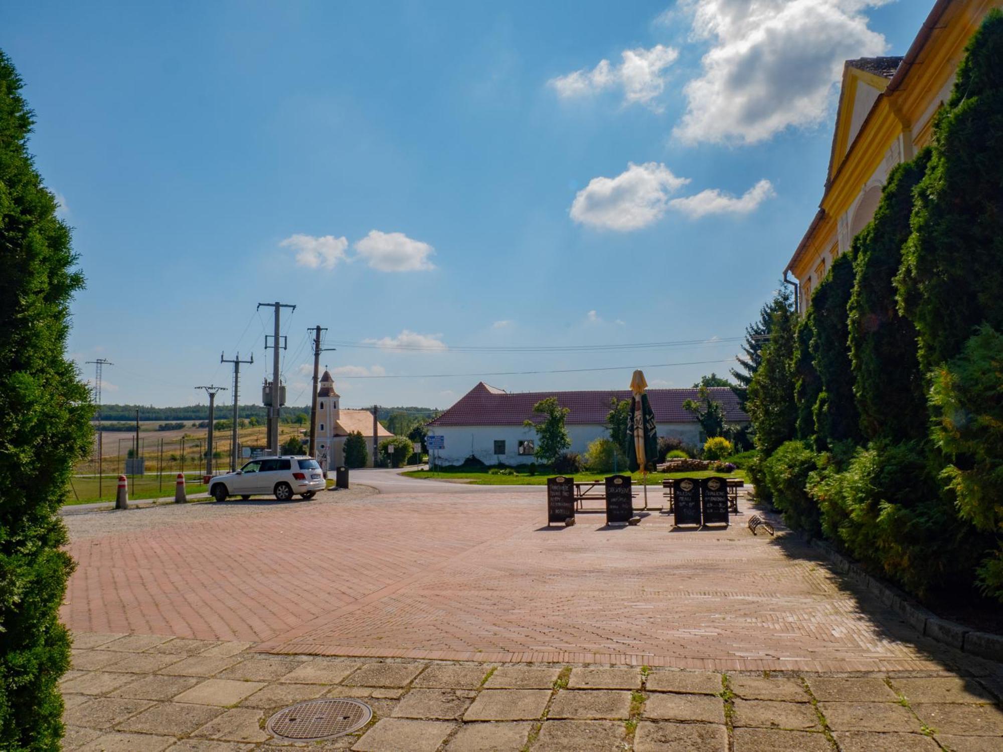 Hotel Club Vranovská Ves Exterior photo