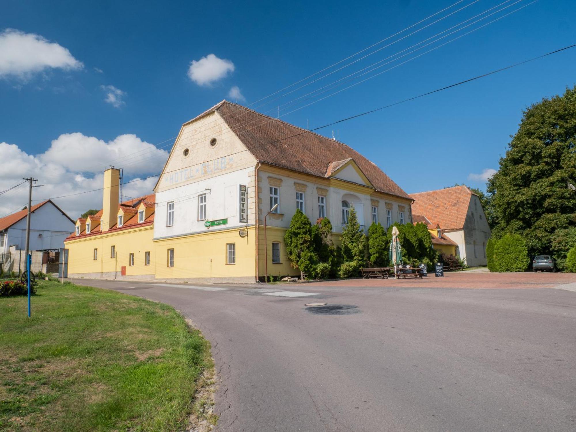 Hotel Club Vranovská Ves Exterior photo