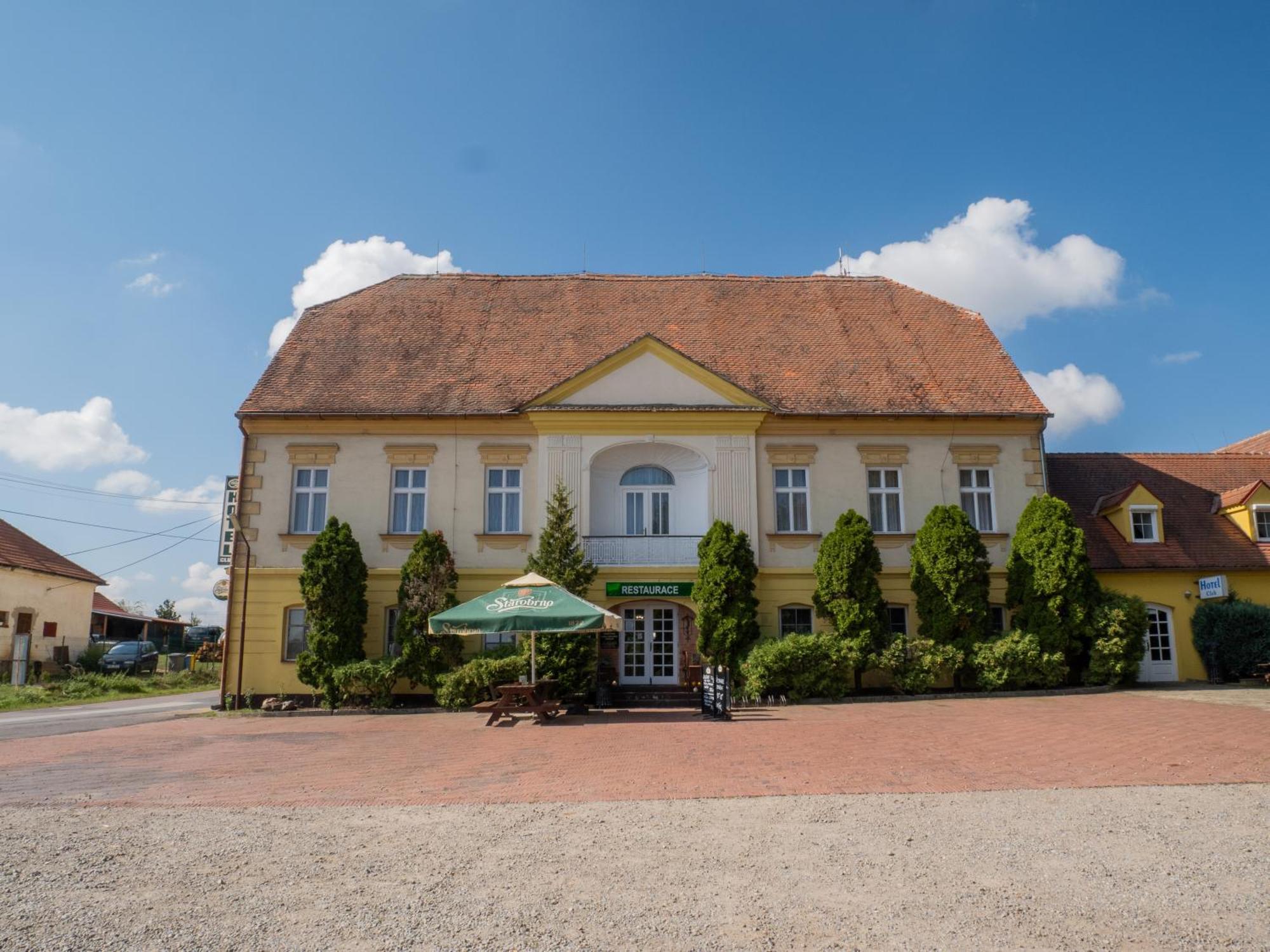 Hotel Club Vranovská Ves Exterior photo