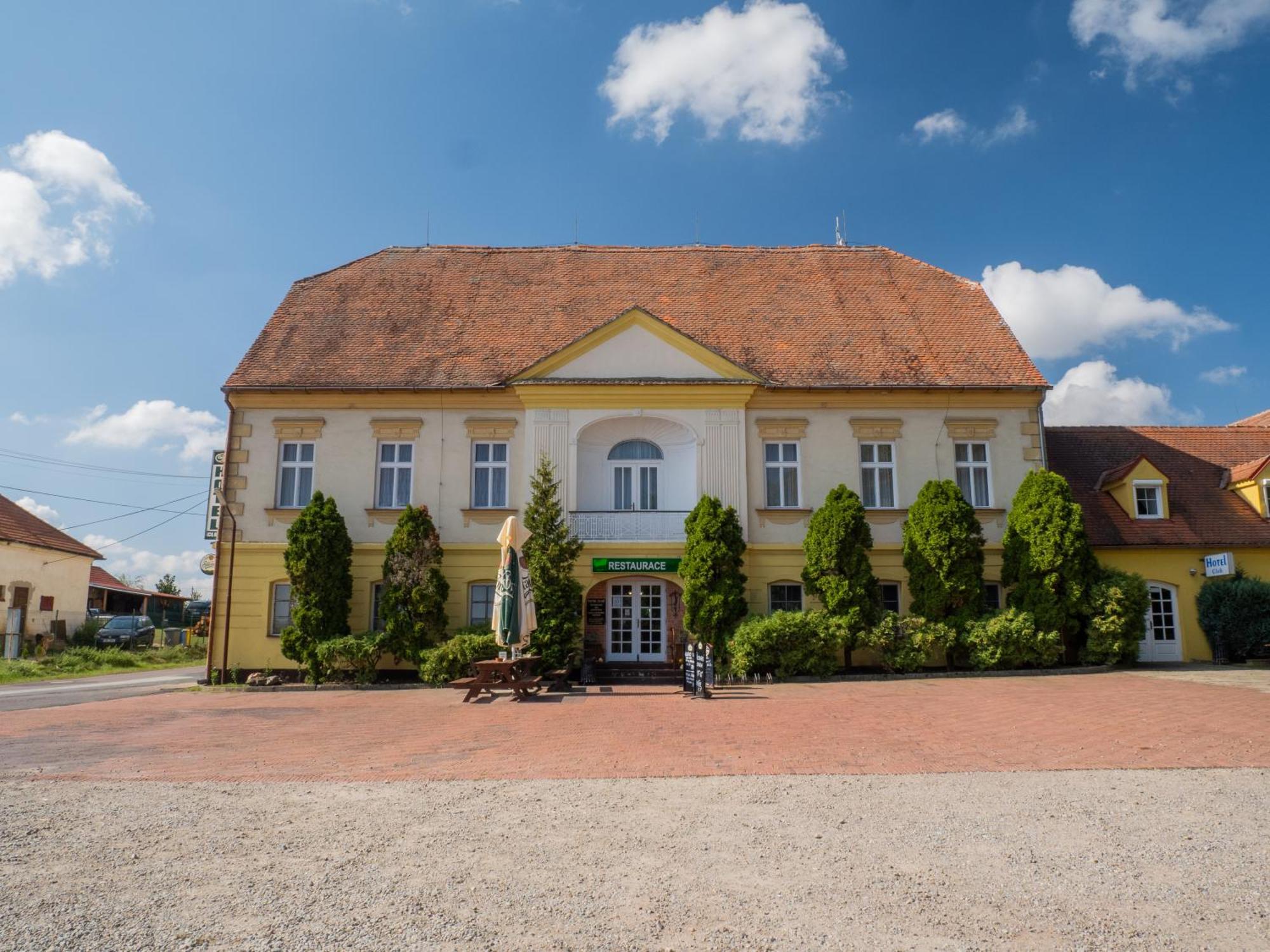 Hotel Club Vranovská Ves Exterior photo